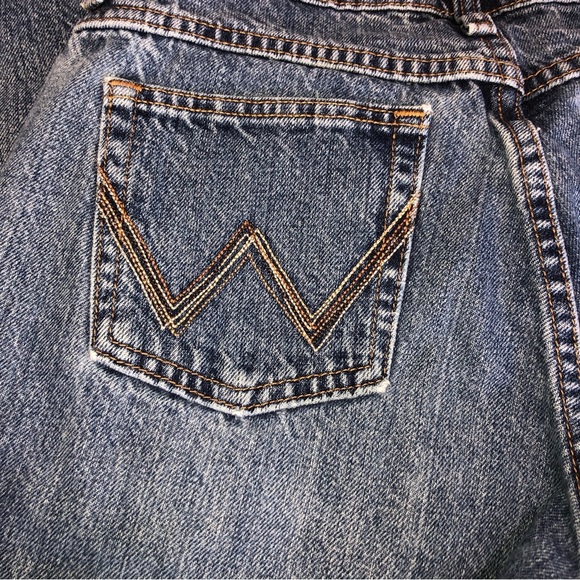EUC Wrangler Cash Boot Cowgirl Cut Jeans - Picture 10 of 12